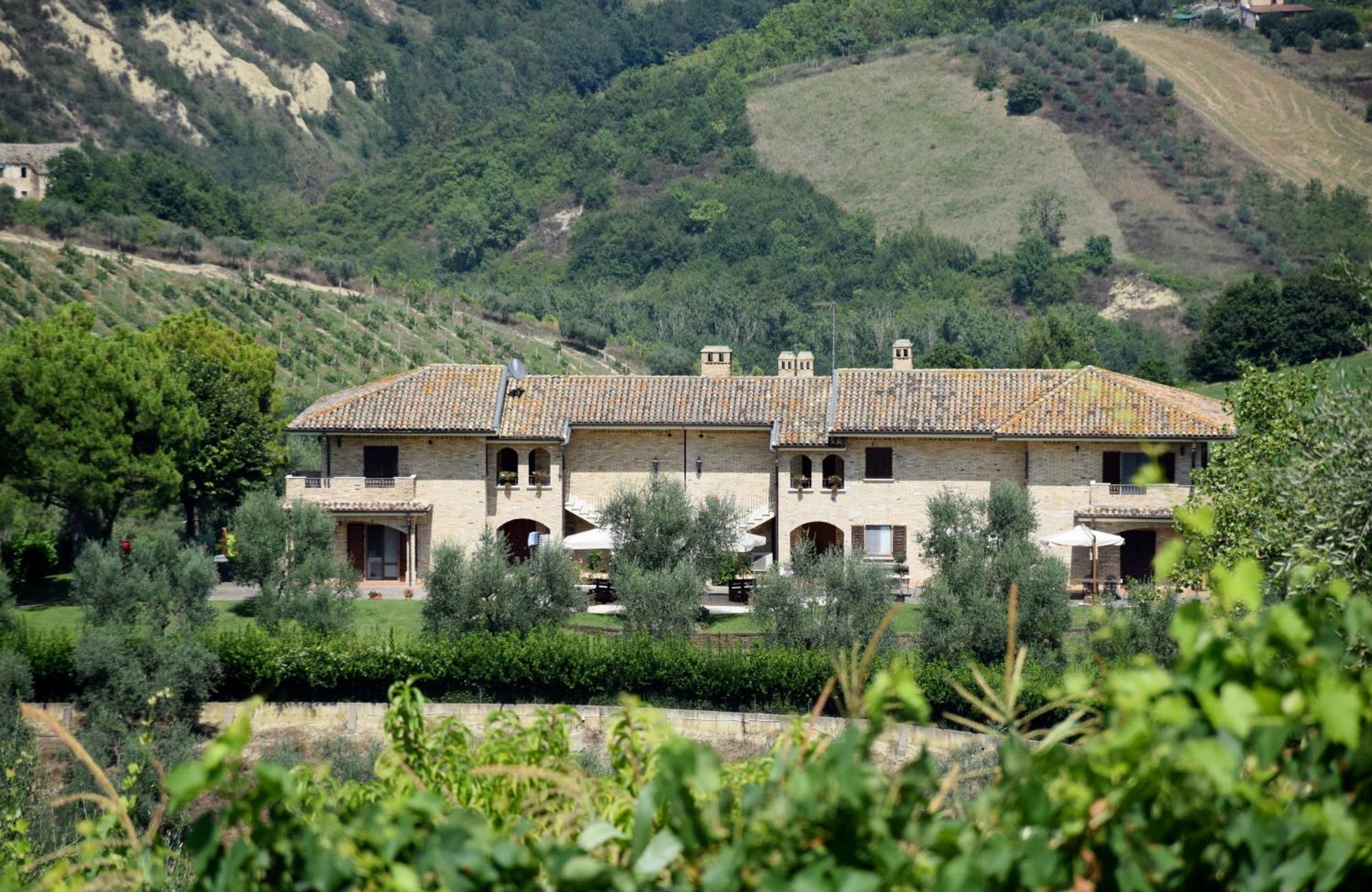 Agriturismo Il Crinale Castorano  Exterior foto