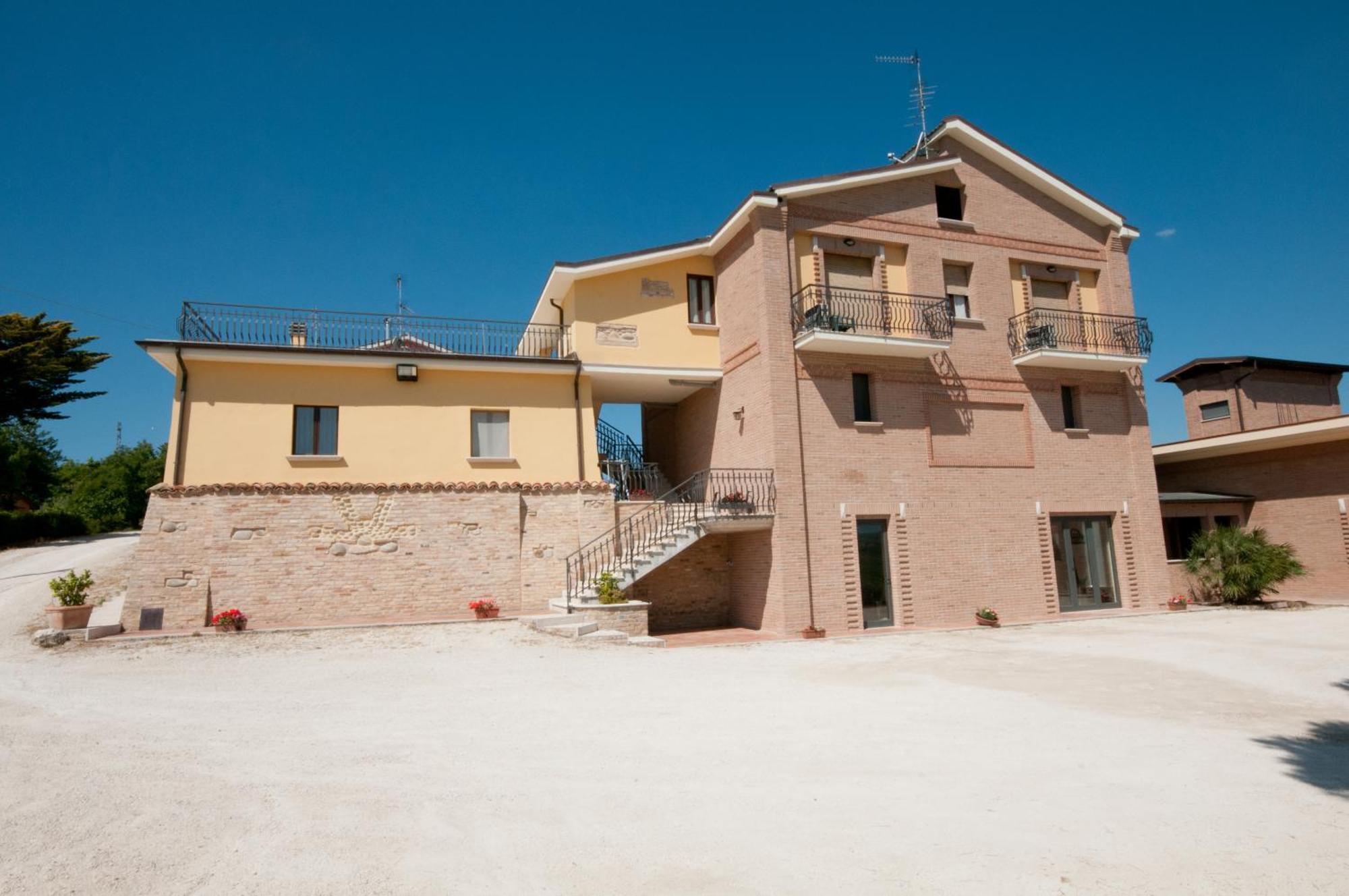 Agriturismo Il Crinale Castorano  Exterior foto